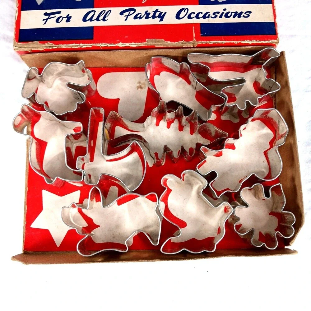 VTG Metal Cookie Cutters Original Box 10 Pc Tin Baking Set Retro Kitchen Decor‎